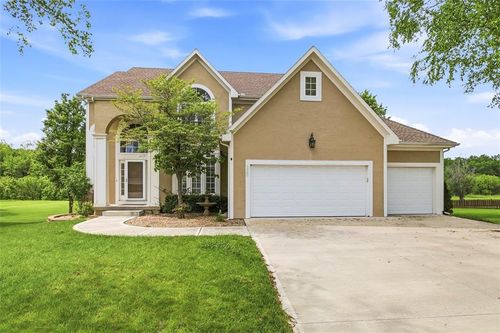 5920 Ne Parks View Place, Lee's Summit, MO, 64064 | Card Image