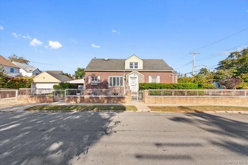 22415 138th Ave, Springfield Gardens, NY, 11413-2417 | Card Image