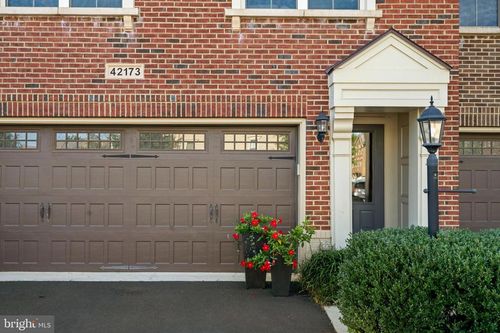 42173 Castle Ridge Sq, BRAMBLETON, VA, 20148-5771 | Card Image