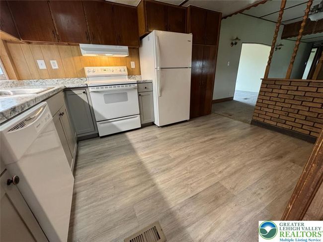Kitchen | Image 8