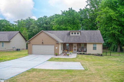 834 Conneross Rd, Townville, SC, 29689-2611 | Card Image