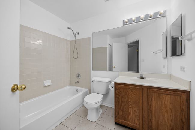905 Huntington Dr, Townhouse with 2 bedrooms, 3 bathrooms and 2 parking in Elk Grove Village IL | Image 23