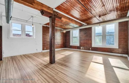 2a-15 Railroad Ave, Kingston, NY, 12401-3937 | Card Image
