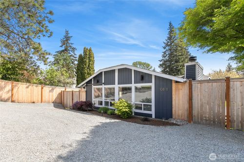 10818 31st Ave Sw, Seattle, WA, 98146-1703 | Card Image