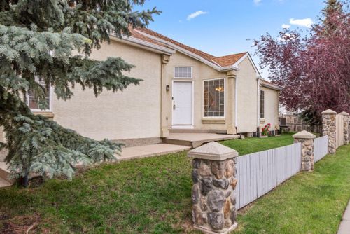 106 Somerset Drive Sw, Calgary, AB, T2Y3C8 | Card Image