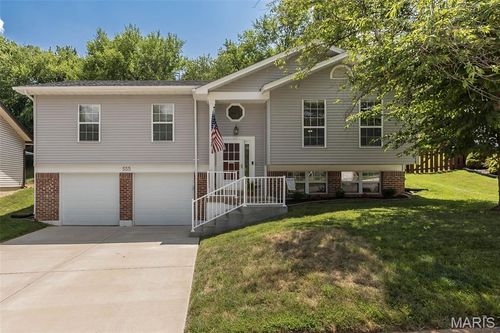 555 Vernal Hill Ct, Ballwin, MO, 63021-6263 | Card Image