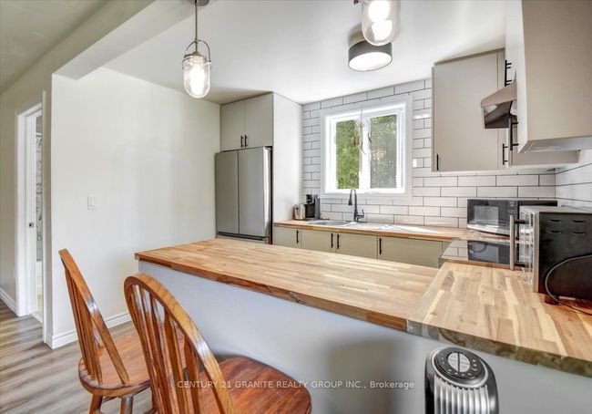 2289 Loop Rd, Home with 6 bedrooms, 4 bathrooms and 4 parking in Wilberforce ON | Image 6