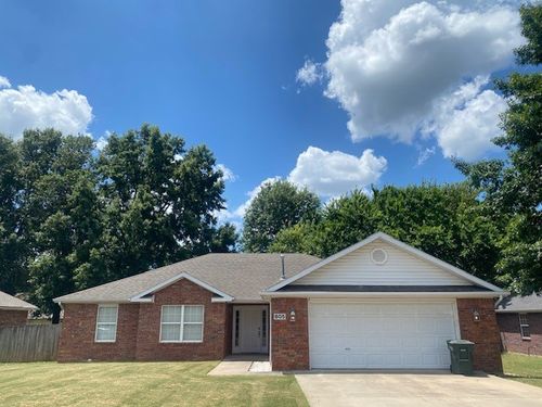 805 N Blazing Star Dr, Fayetteville, AR, 72704-5109 | Card Image