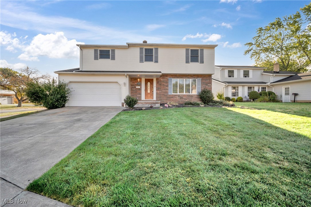 Edgecliff Dr, Parma, OH 44134