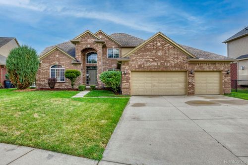 39710 Offshore Dr, Harrison Twp, MI, 48045-1557 | Card Image