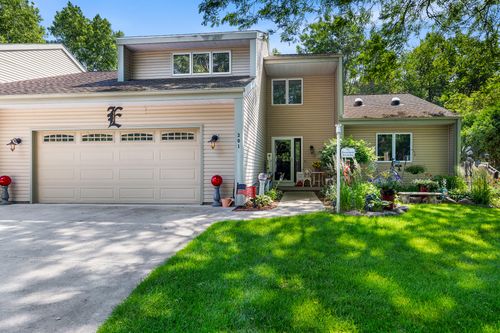 800 Stoney Brook Dr, Manitowoc, WI, 54220-9038 | Card Image