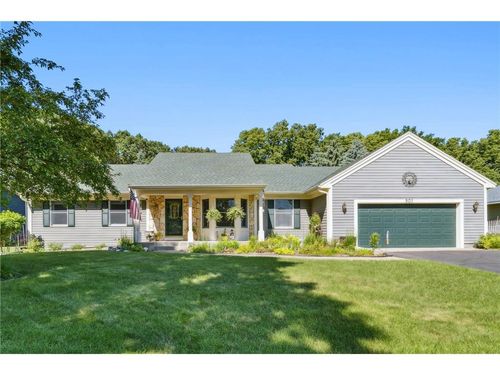 901 Grandview Dr, Hudson, WI, 54016-1846 | Card Image