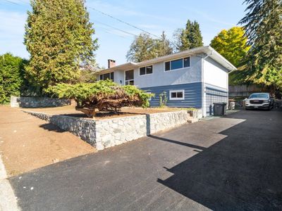 679 Poirier St, House other with 6 bedrooms, 2 bathrooms and 3 parking in Coquitlam BC | Image 2