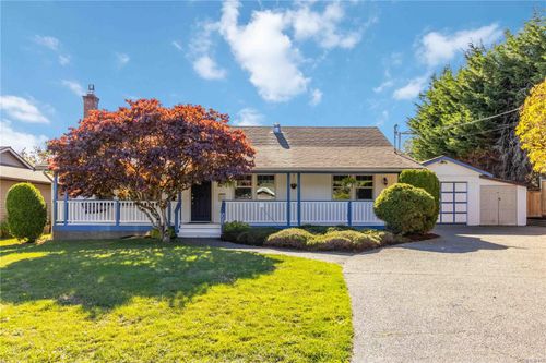 711 Miller Ave, Victoria, BC, V8Z3C9 | Card Image