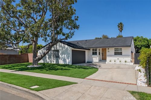 13807 Wyandotte St, Van Nuys, CA, 91405-2857 | Card Image
