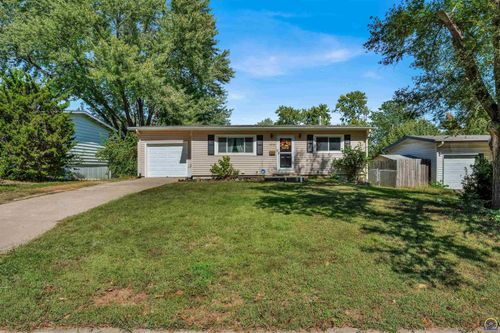 3206 Sw Twilight Dr, Topeka, KS, 66614-3327 | Card Image