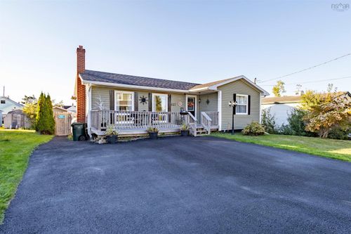 657 George St, New Waterford, NS, B1H4E7 | Card Image