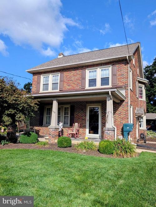 559 E Main St, NEW HOLLAND, PA, 17557-1406 | Card Image