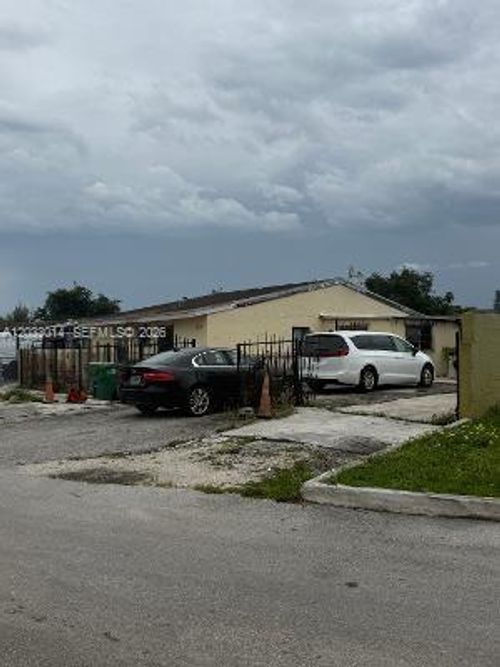 21407 Nw 39th Ave, Miami Gardens, FL, 33055-1121 | Card Image