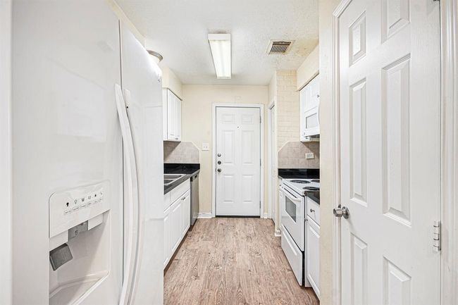 17014 Forest Bend Ave, House other with 3 bedrooms, 2 bathrooms and 2 parking in Friendswood TX | Image 10