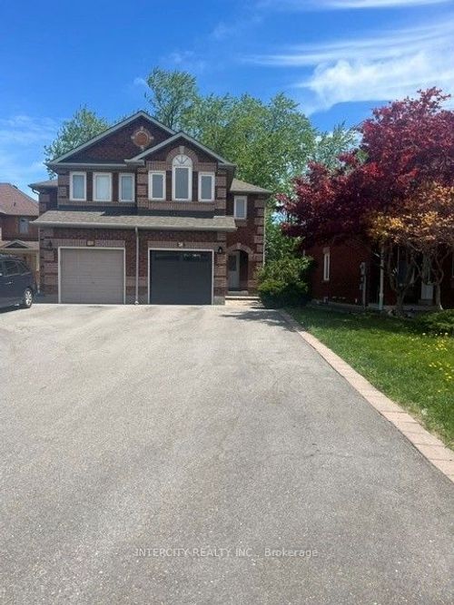 upper-43 Parkfield Crt, Woodbridge, ON, L4L9E5 | Card Image