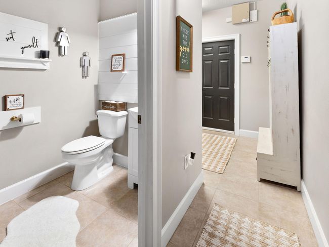 Downstairs Powder Bath | Image 52