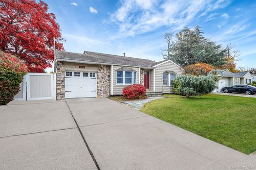 325 W 16th St, Deer Park, NY, 11729-6307 | Card Image