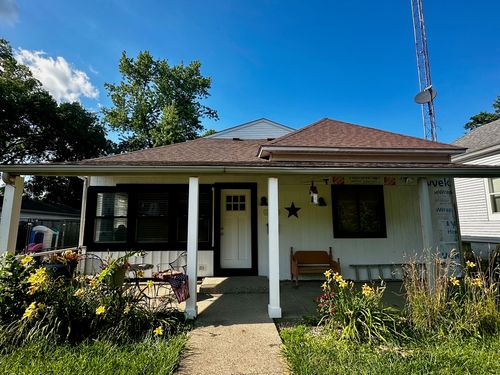 415 W Johnson St, Clinton, IL, 61727-1331 | Card Image