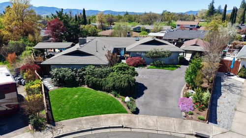 2424 Pembroke Cir, Medford, OR, 97504-7722 | Card Image