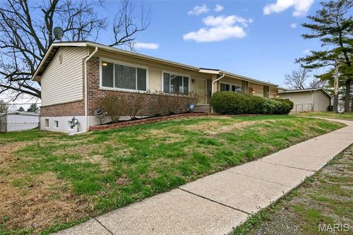 13545 New Halls Ferry Rd, Florissant, MO, 63033-3054 | Card Image