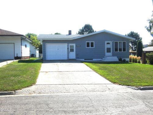 225 5th St E, Napoleon, ND, 58561-7218 | Card Image