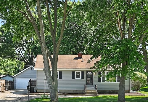 312 Oak St, North Aurora, IL, 60542-1007 | Card Image