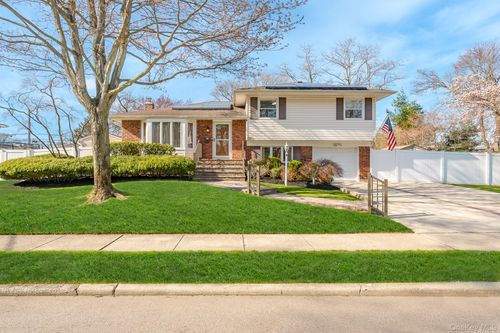 33 Parkdale Dr, Farmingdale, NY, 11735-6713 | Card Image