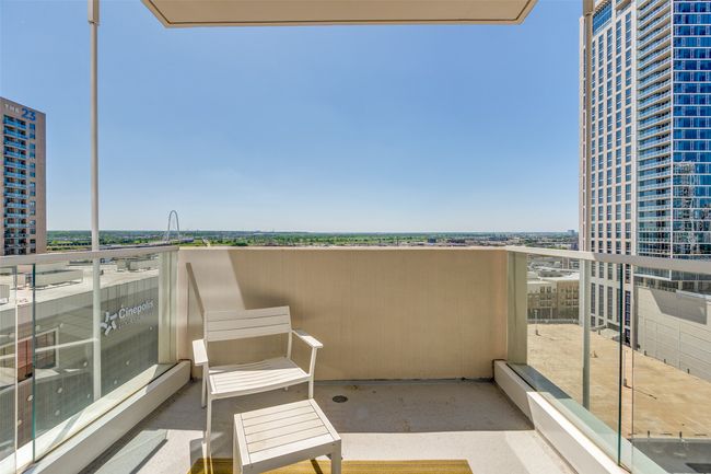 APT-1131 - 2408 Victory Park Ln, Condo with 1 bedrooms, 1 bathrooms and null parking in Dallas TX | Image 11
