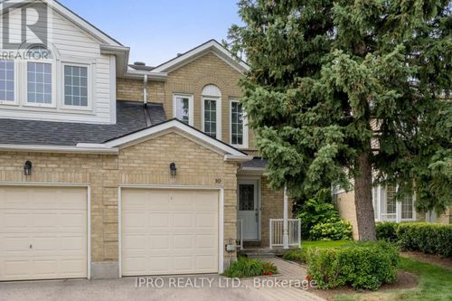 10 Heathcliffe Sq, Brampton, ON, L6S5P8 | Card Image