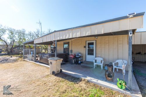576 Mccartney Ln, Tye, TX, 79563-2210 | Card Image