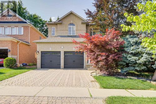 44 Palomino Dr, Richmond Hill, ON, L4C0P8 | Card Image