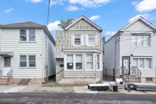 88 Komorn St, Newark, NJ, 07105-3413 | Card Image