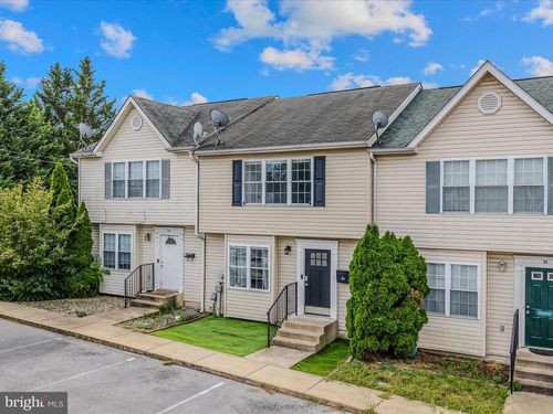 112 Georgetown Sq, MARTINSBURG, WV, 25401-2752 | Card Image