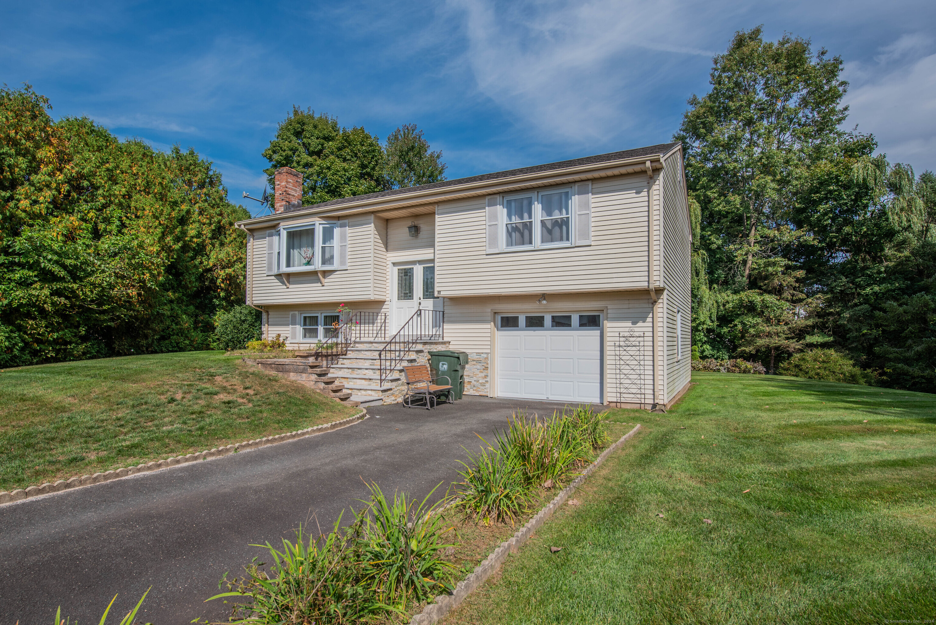 Elliott Ln, Newington, CT 06111