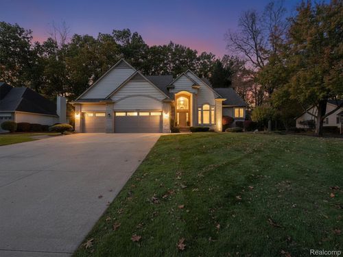 4435 Driftwood Dr, Commerce Township, MI, 48382-1323 | Card Image