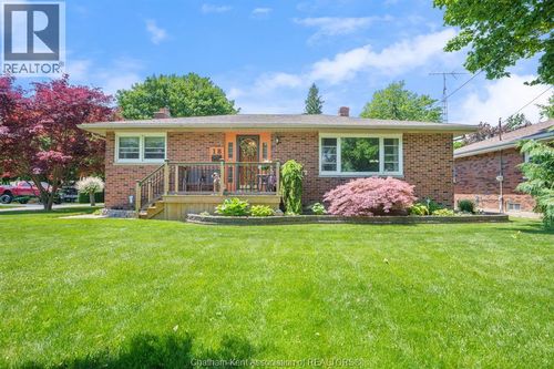 18 Woodland Ave, Chatham, ON, N7L2S3 | Card Image