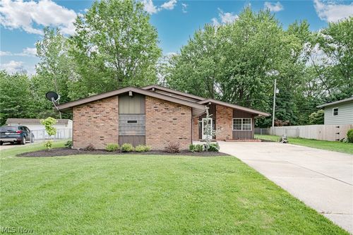 23823 Beaumont Drive, North Olmsted, OH, 44070 | Card Image