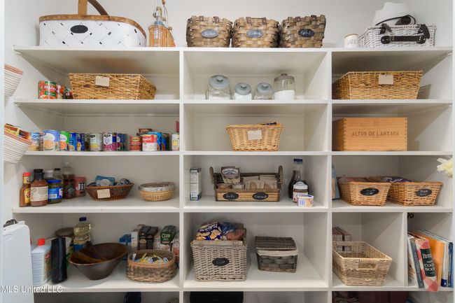 Large Pantry | Image 10