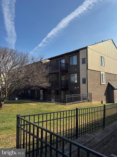 apt-o26-5200 Hilltop Dr, BROOKHAVEN, PA, 19015-1249 | Card Image