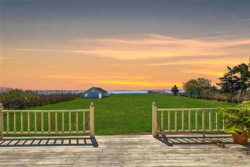 46 Tuthill Point Rd, East Moriches, NY, 11940-1217 | Card Image