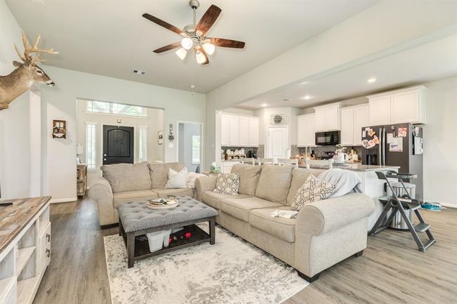 2337 Shalmar Dr, House other with 4 bedrooms, 2 bathrooms and 3 parking in West Columbia TX | Image 11