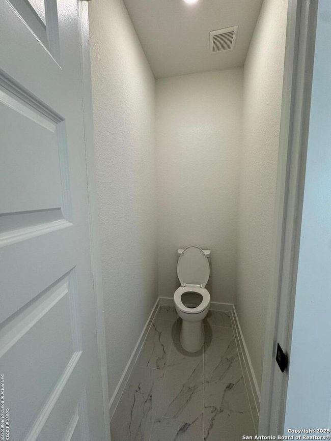 2002 Owens Ave, House other with 3 bedrooms, 2 bathrooms and null parking in Three Rivers TX | Image 22