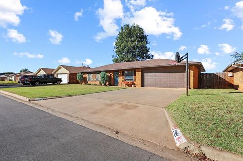 2201 Morgandee Ln, Weatherford, OK, 73096-2980 | Card Image