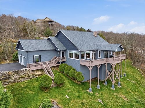 880 Algonquin Dr, Boone, NC, 28607-6476 | Card Image